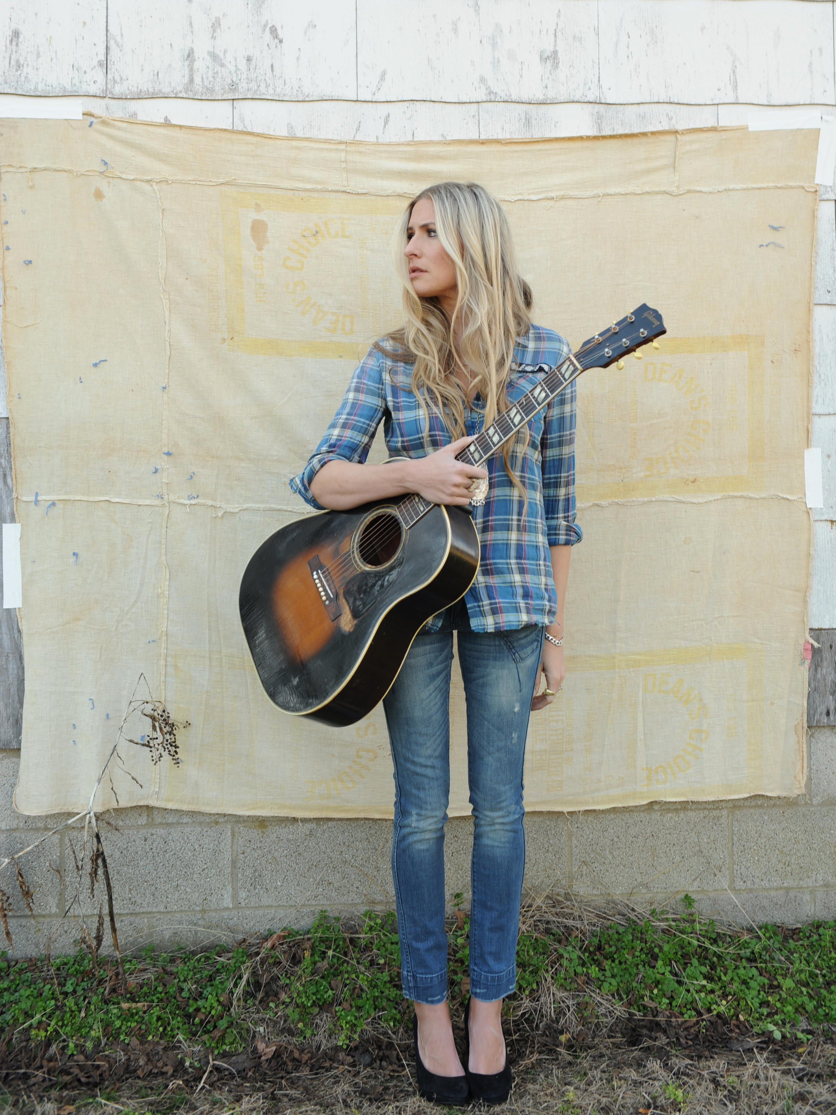 Holly Williams country music star